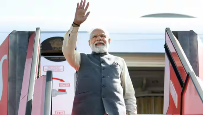 प्रधानमंत्री नरेंद्र मोदी फ्रांस और स्लोवाकिया के दौरे पर रवाना हो गए हैं। G7 समिट में वैश्विक मुद्दों पर भारत का पक्ष रखने के साथ कई अहम द्विपक्षीय बैठकों में भी हिस्सा लेंगे।