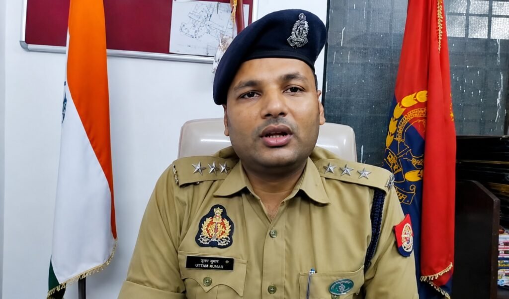 आज़मगढ़ पुलिस ने 70 वर्षीय वृद्ध की हत्याकांड का महज 48 घंटे में खुलासा किया