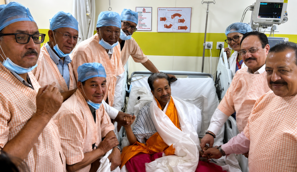 सोनम वांगचुक अनशन खत्म होने के बाद मेदांता अस्पताल में केंद्रीय मंत्रियों से मुलाकात