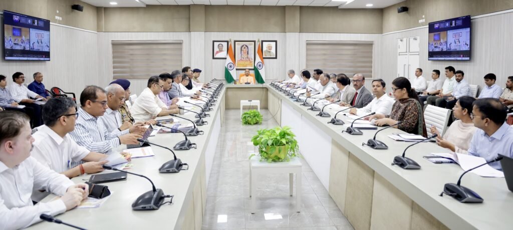 UP International Trade Show 2026 की तैयारियों की समीक्षा करते मुख्यमंत्री योगी आदित्यनाथ