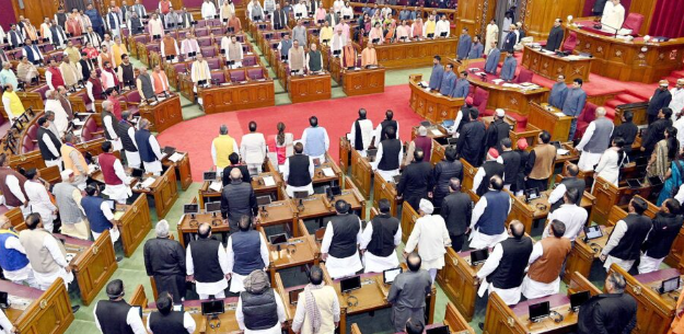 यूपी विधानसभा मानसून सत्र के दौरान विपक्ष का प्रदर्शन