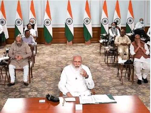PM Modi चिंतन शिविर में मंत्रियों के साथ बैठक करते हुए