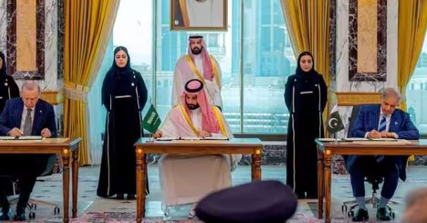 Yemen Houthi Conflict Saudi Pakistan Turkiye Defense Pact यमन में हूतियों के खिलाफ तेज हुआ सैन्य संघर्ष और सऊदी-पाकिस्तान-तुर्किए का रक्षा सहयोग