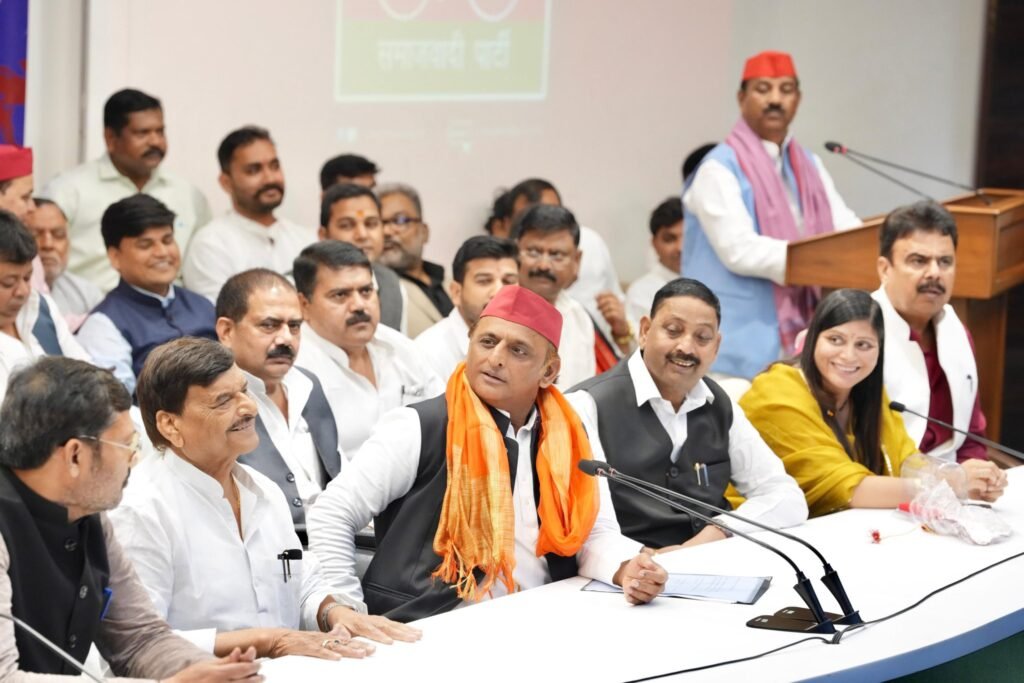धर्मेंद्र कश्यप और कीर्ति कश्यप के पीडीए आंदोलन से जुड़ने पर अखिलेश यादव का संदेश